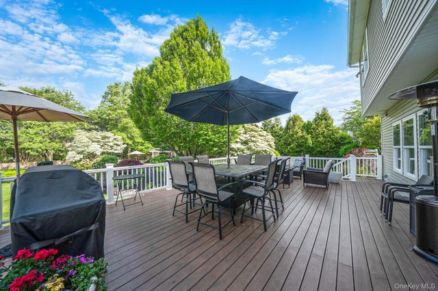 19 Sweetgum Lane, Miller Place, NY 11764