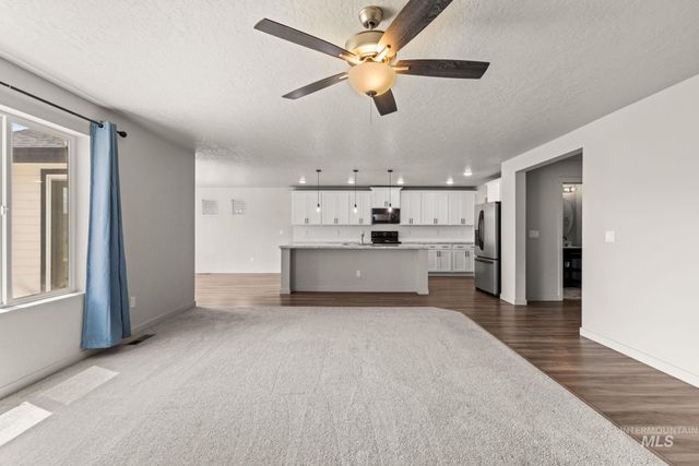 4065 E Eagle Ridge Drive, Nampa, ID 83686