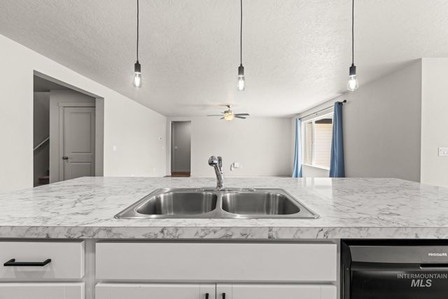 4065 E Eagle Ridge Drive, Nampa, ID 83686