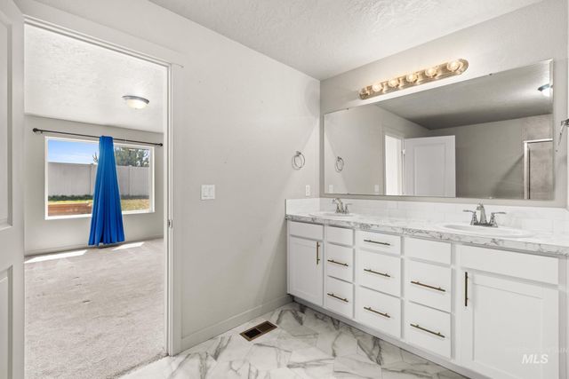 4065 E Eagle Ridge Drive, Nampa, ID 83686