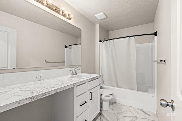 4065 E Eagle Ridge Drive, Nampa, ID 83686