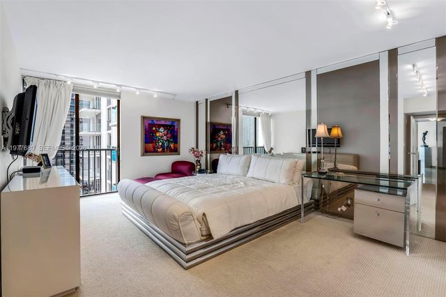 19707 Turnberry Way 22G, Aventura, FL 33180