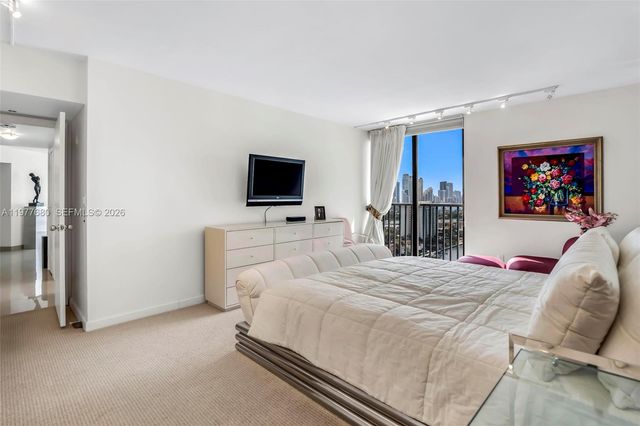 19707 Turnberry Way 22G, Aventura, FL 33180