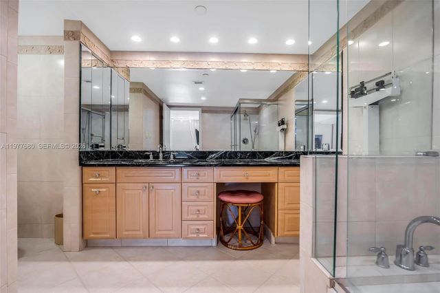 19707 Turnberry Way 22G, Aventura, FL 33180