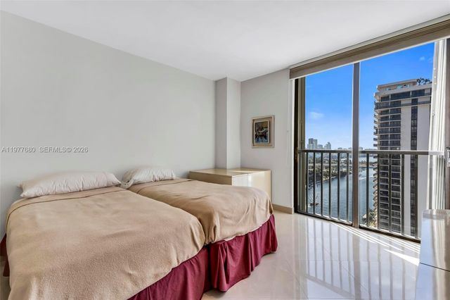 19707 Turnberry Way 22G, Aventura, FL 33180