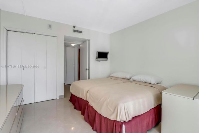 19707 Turnberry Way 22G, Aventura, FL 33180