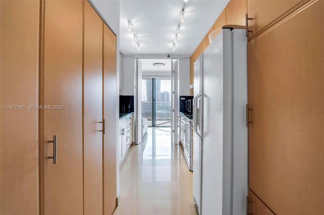 19707 Turnberry Way 22G, Aventura, FL 33180