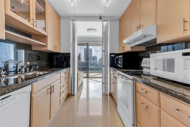 19707 Turnberry Way 22G, Aventura, FL 33180