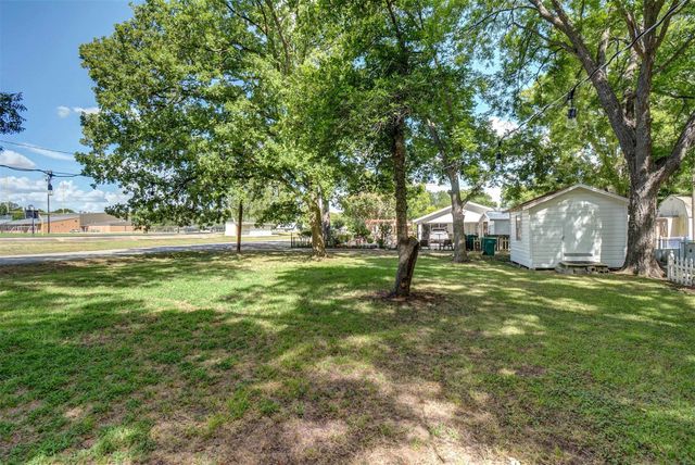 508 Turney ST, Smithville, TX 78957