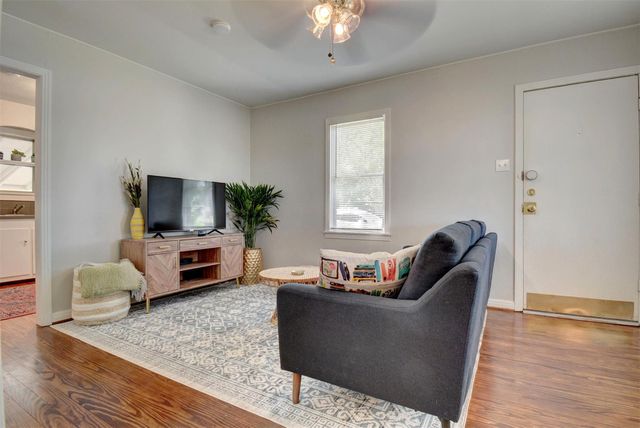 508 Turney ST, Smithville, TX 78957