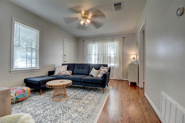 508 Turney ST, Smithville, TX 78957