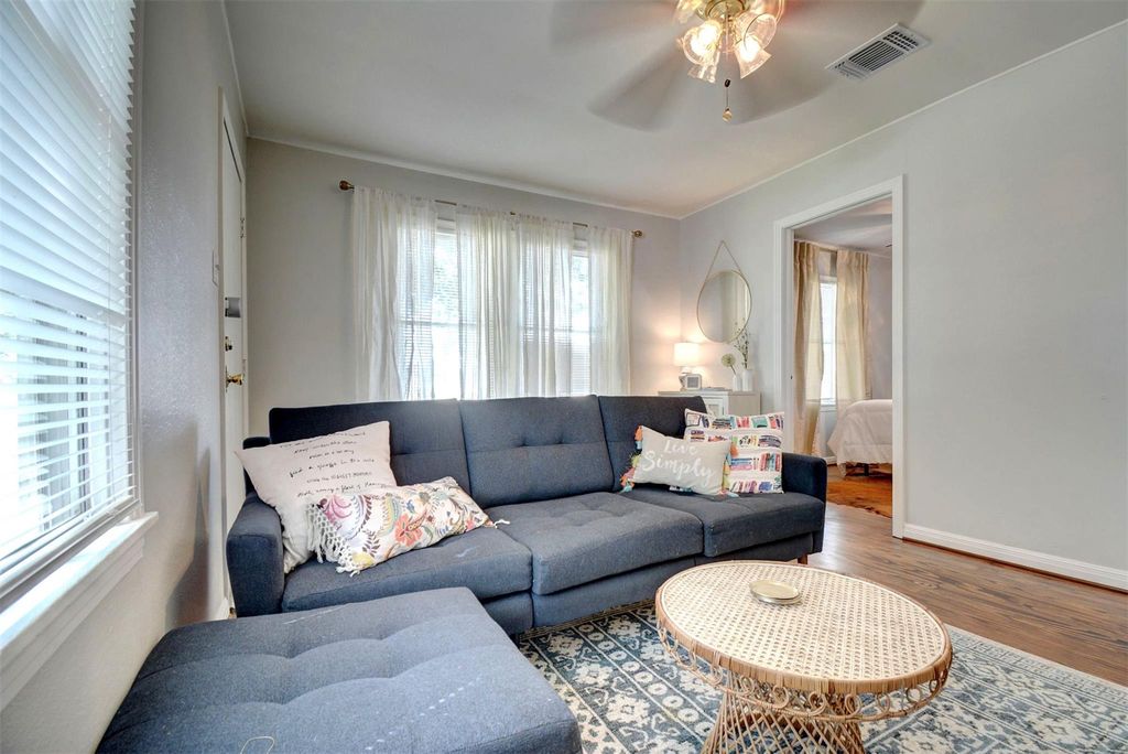 508 Turney ST, Smithville, TX 78957