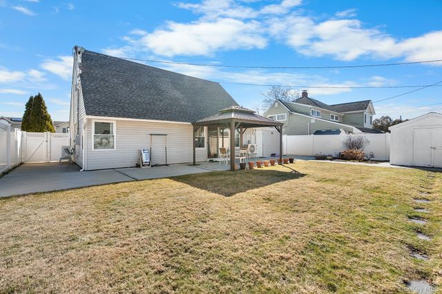 48 Daffodil Lane, Wantagh, NY 11793