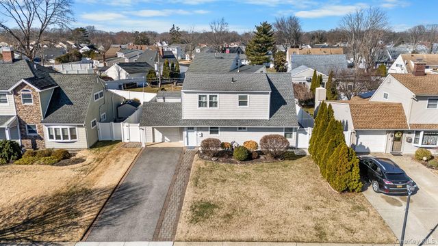 48 Daffodil Lane, Wantagh, NY 11793