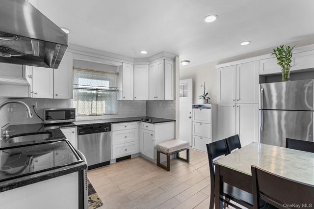 48 Daffodil Lane, Wantagh, NY 11793