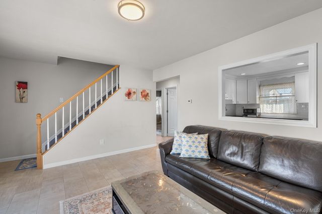 48 Daffodil Lane, Wantagh, NY 11793