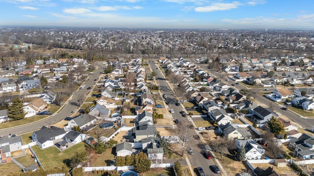 48 Daffodil Lane, Wantagh, NY 11793