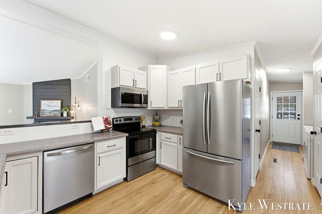 7976 10 Mile Road Ne, Cannon Twp, MI 49341