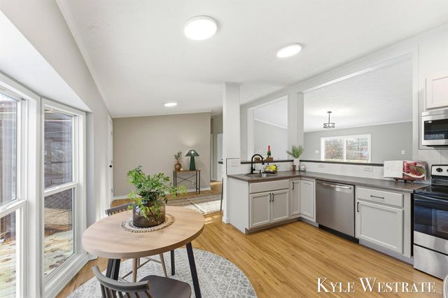 7976 10 Mile Road Ne, Cannon Twp, MI 49341