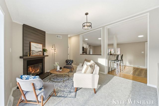 7976 10 Mile Road Ne, Cannon Twp, MI 49341