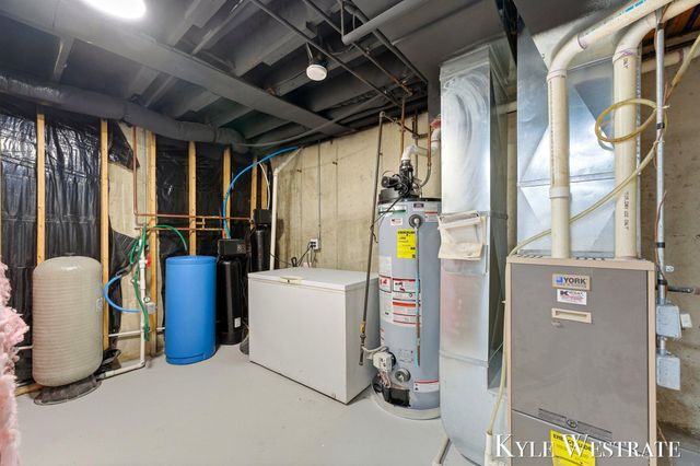 7976 10 Mile Road Ne, Cannon Twp, MI 49341