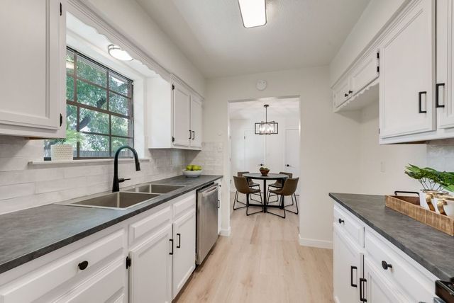 203 Sunset Court, Arlington, TX 76013