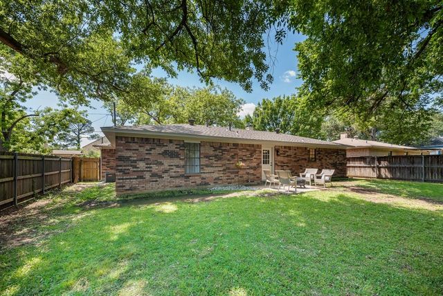 203 Sunset Court, Arlington, TX 76013