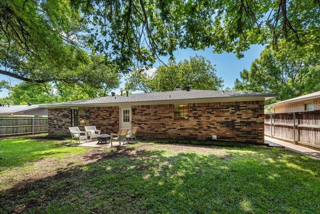 203 Sunset Court, Arlington, TX 76013