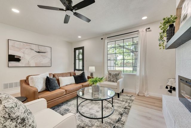 203 Sunset Court, Arlington, TX 76013