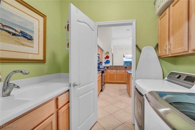 127 SW 53rd TER, Cape Coral, FL 33914