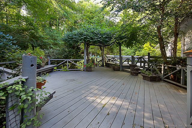 2180 Cross Highway, Fairfield, CT 06824