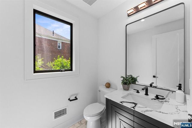 401 A Grand Avenue A, Leonia, NJ 07605
