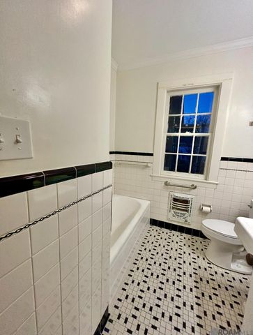 1233 Perkins Rd, Baton Rouge, LA 70806