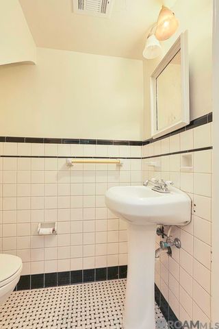 1233 Perkins Rd, Baton Rouge, LA 70806