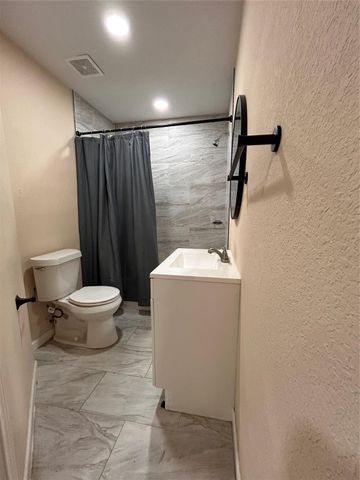 6807 Foster Street B, Houston, TX 77021