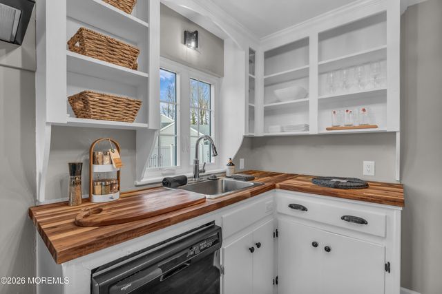 18 Maiden Lane, Toms River, NJ 08753