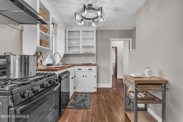 18 Maiden Lane, Toms River, NJ 08753