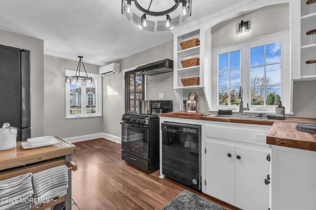 18 Maiden Lane, Toms River, NJ 08753