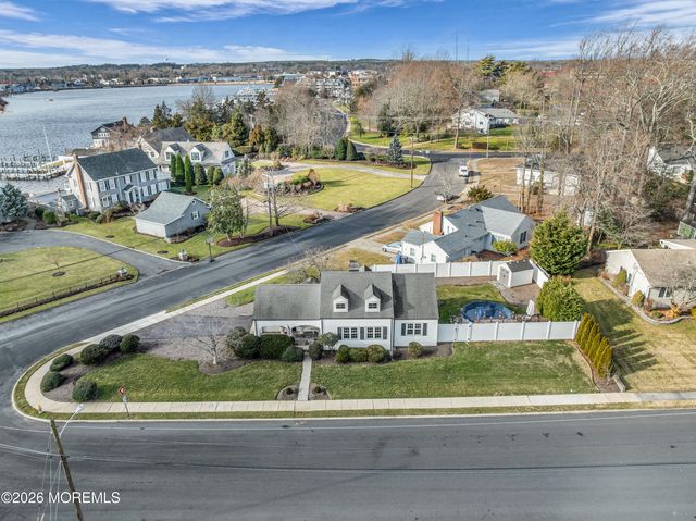 18 Maiden Lane, Toms River, NJ 08753