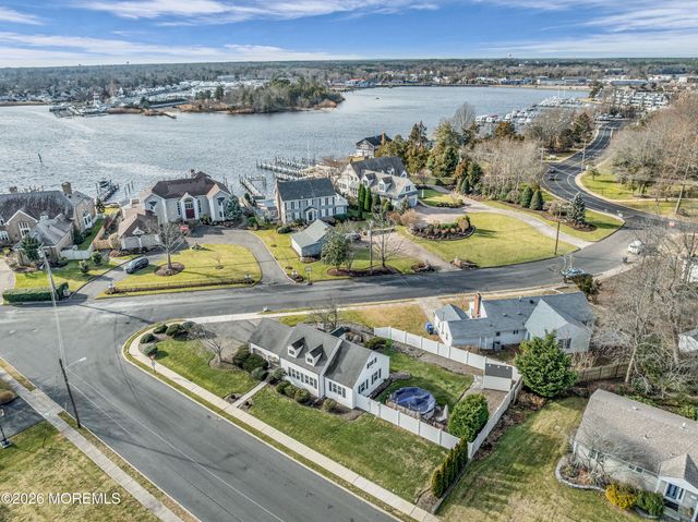 18 Maiden Lane, Toms River, NJ 08753