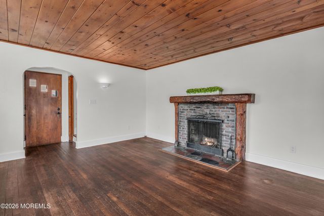 18 Maiden Lane, Toms River, NJ 08753