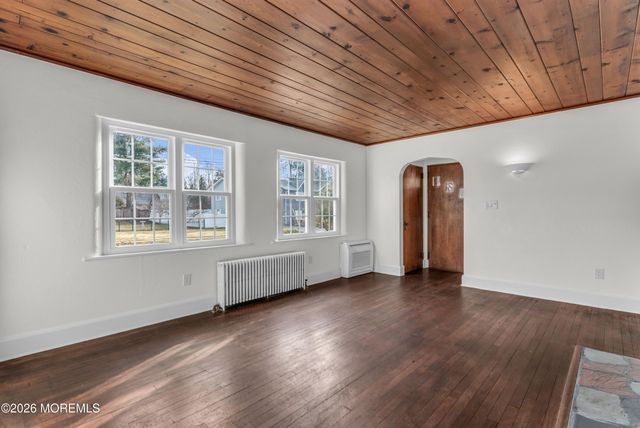 18 Maiden Lane, Toms River, NJ 08753