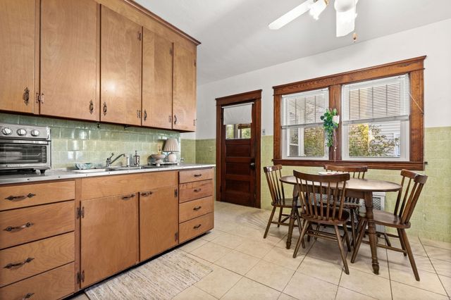 6 Hartford Ave W, Uxbridge, MA 01569