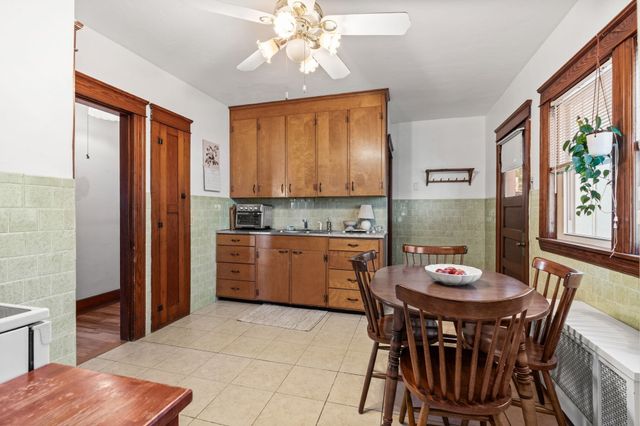 6 Hartford Ave W, Uxbridge, MA 01569