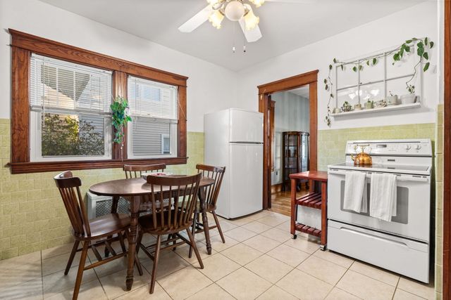 6 Hartford Ave W, Uxbridge, MA 01569
