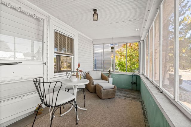 6 Hartford Ave W, Uxbridge, MA 01569