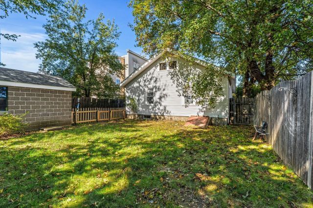 6 Hartford Ave W, Uxbridge, MA 01569