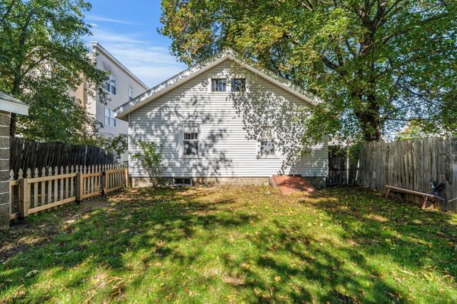 6 Hartford Ave W, Uxbridge, MA 01569