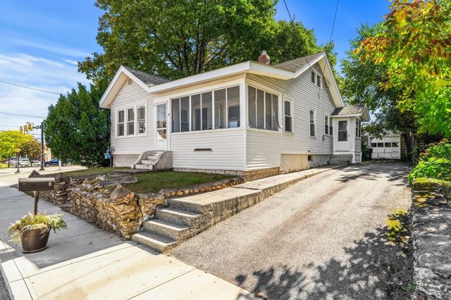 6 Hartford Ave W, Uxbridge, MA 01569