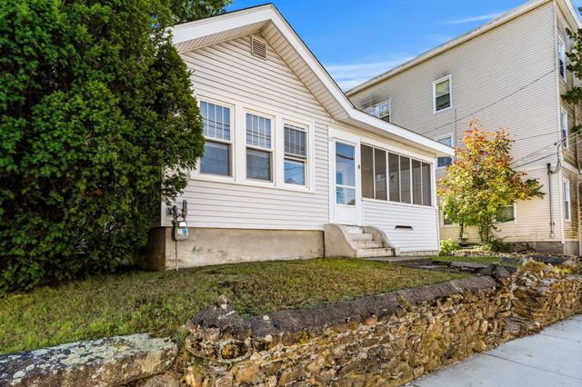 6 Hartford Ave W, Uxbridge, MA 01569